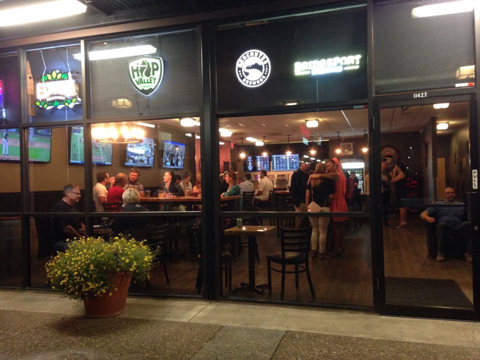 Pacific Growlers Taphouse | restaurant | 11427 SW Scholls Ferry Rd, Beaverton, OR 97008, USA | 5035210440 OR +1 503-521-0440