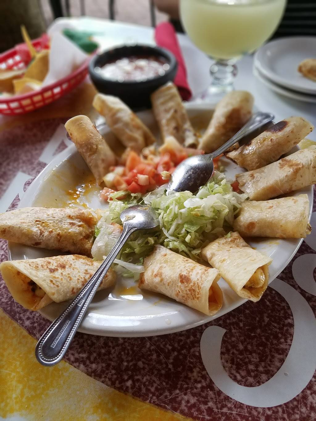 Fiesta En Guadalajara | restaurant | 3522 Irvington Blvd, Houston, TX 77009, USA | 7132271800 OR +1 713-227-1800