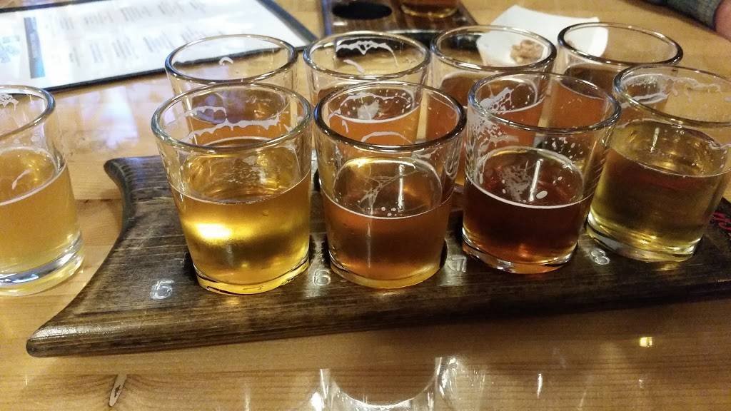 Pacific Growlers Taphouse | restaurant | 11427 SW Scholls Ferry Rd, Beaverton, OR 97008, USA | 5035210440 OR +1 503-521-0440