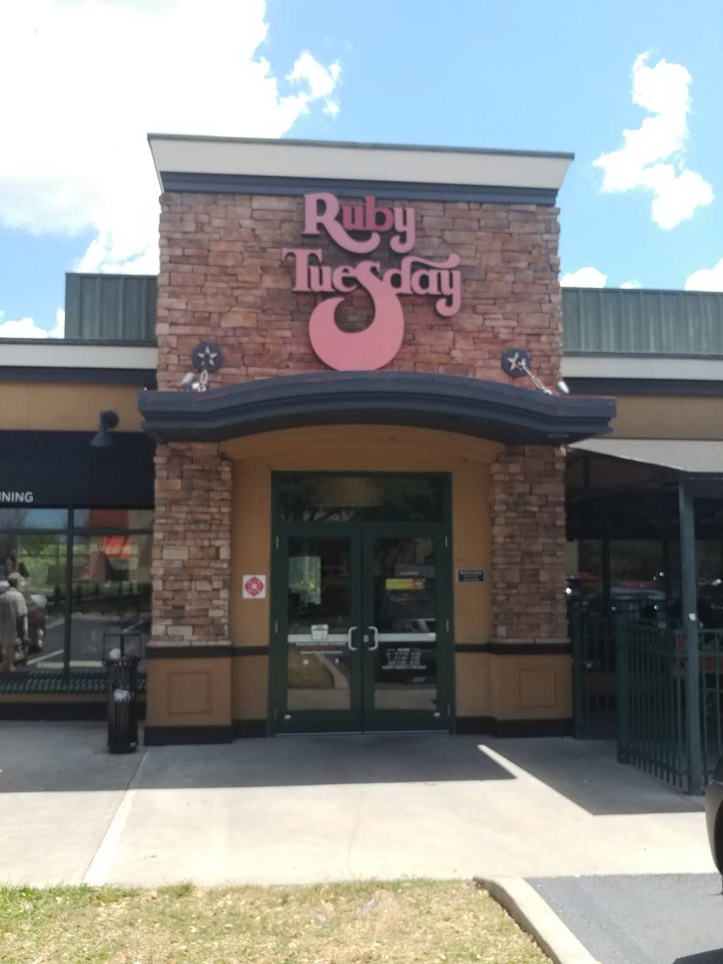 Ruby Tuesday | restaurant | 10509 Gibsonton Dr, Riverview, FL 33569, USA | 8136724524 OR +1 813-672-4524
