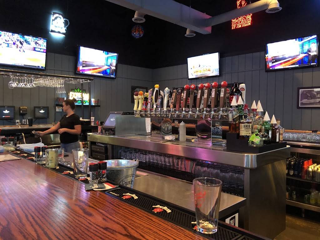 Scottys Brewhouse | restaurant | 251 W Northfield Dr, Brownsburg, IN 46112, USA | 3178525151 OR +1 317-852-5151