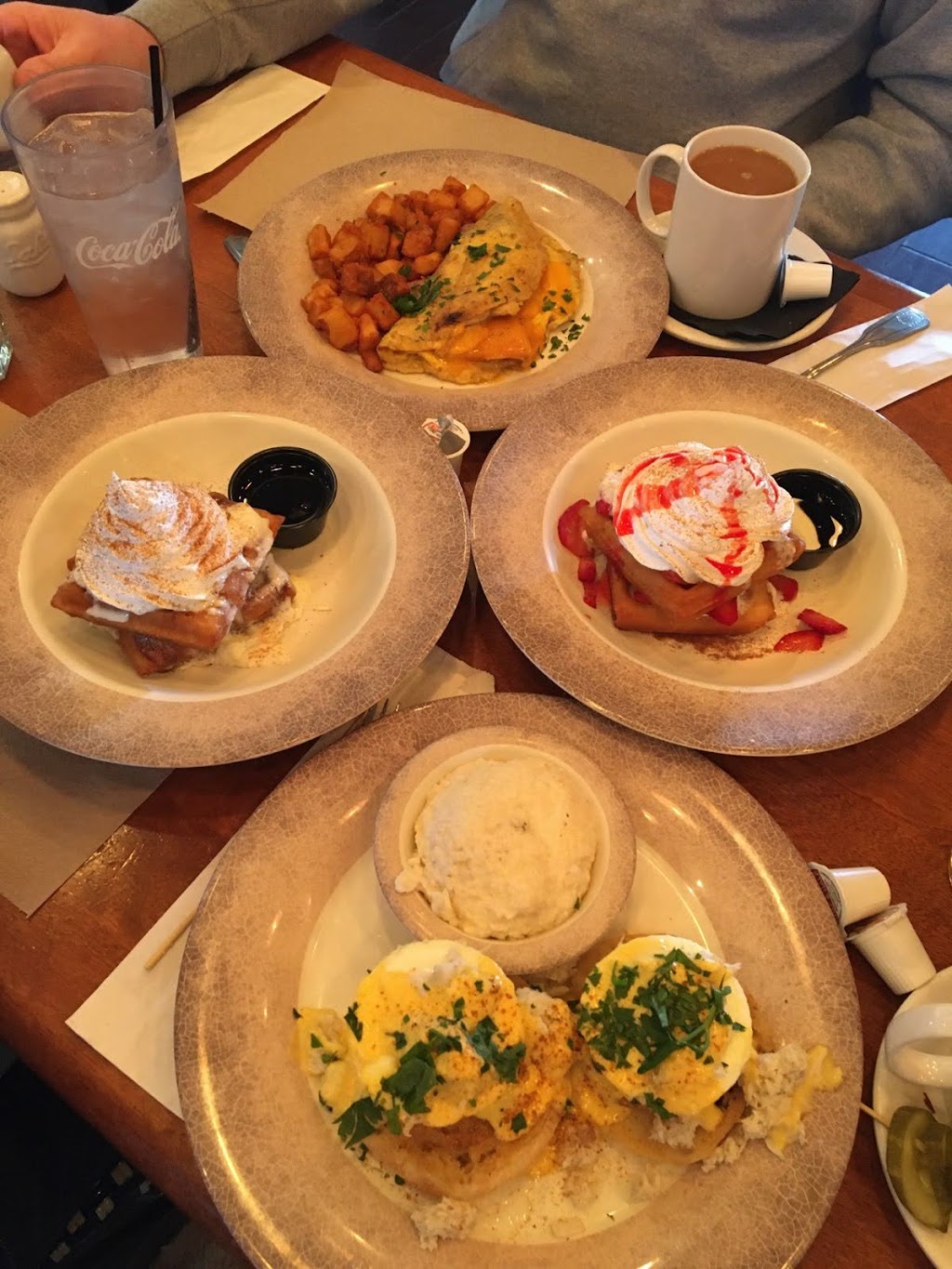 Sisters of the Sea Waterfront Bar & Grill | restaurant | 3901 Thomas Dr, Panama City Beach, FL 32408, USA | 8566376243 OR +1 856-637-6243