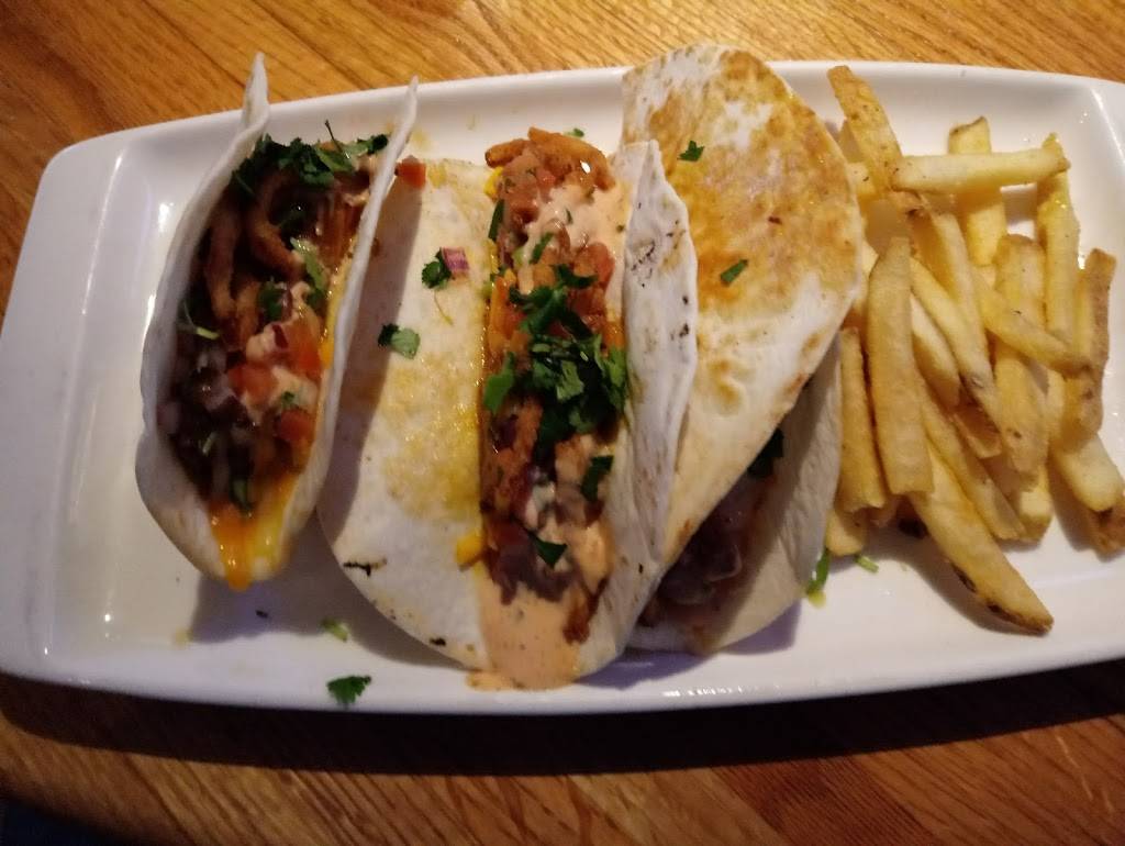 Applebees Grill + Bar | restaurant | 610 N Bluff Rd, Collinsville, IL 62234, USA | 6183456840 OR +1 618-345-6840