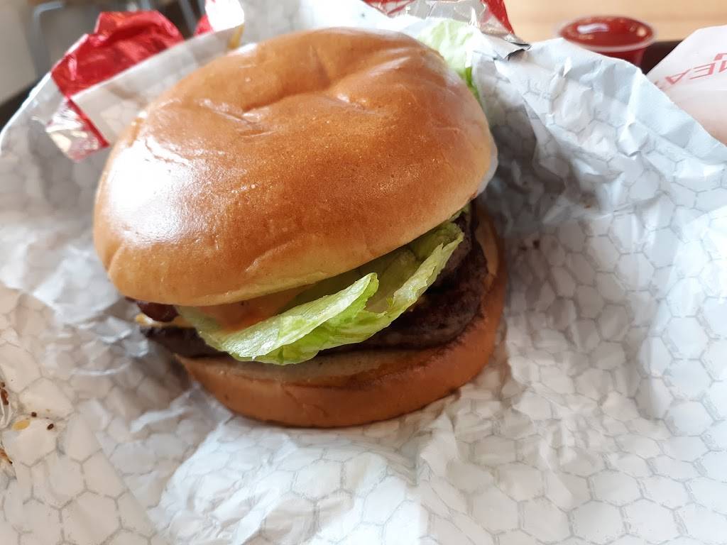 Wendys | restaurant | 901 Hansen Rd, Ashwaubenon, WI 54304, USA | 9204996992 OR +1 920-499-6992