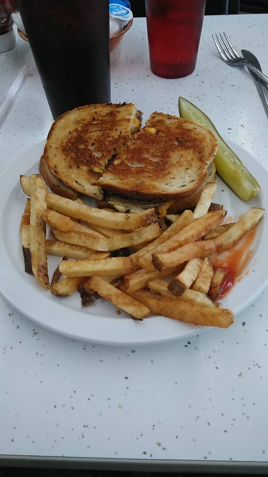 Angle Inn Restaurant | restaurant | 3134 N Rockton Ave, Rockford, IL 61103, USA | 8159648865 OR +1 815-964-8865