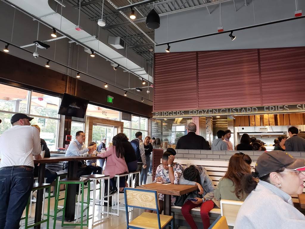 Shake Shack | restaurant | 379 N Central Ave, Hartsdale, NY 10530, USA | 9145298801 OR +1 914-529-8801