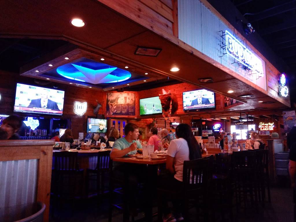 Texas Roadhouse | restaurant | 5611 Merily Way, Huber Heights, OH 45424, USA | 9372337427 OR +1 937-233-7427