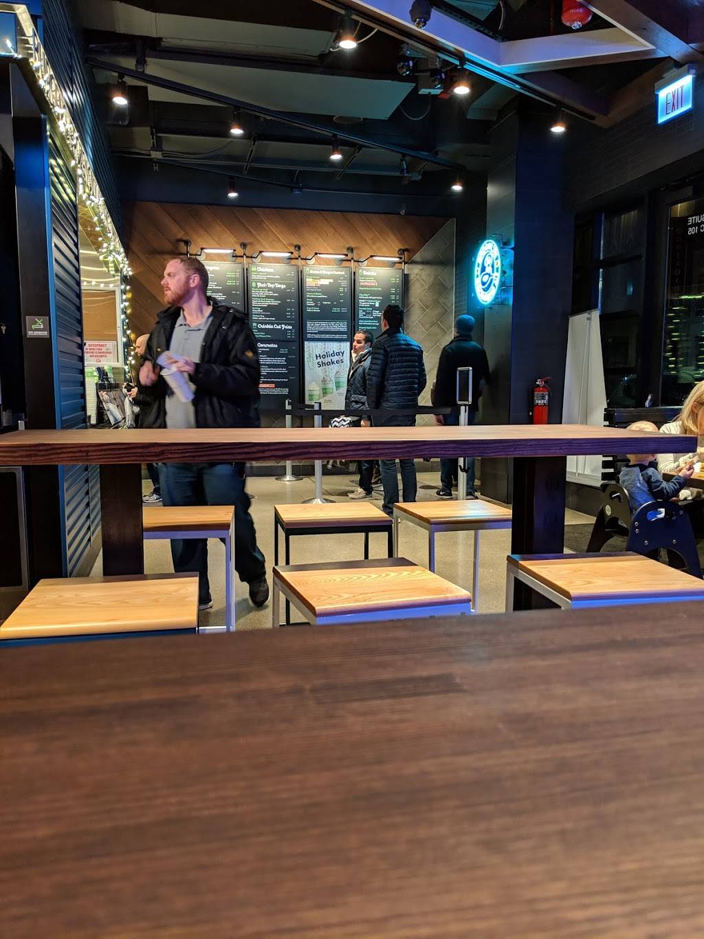 Shake Shack | restaurant | 3519 N Clark St Ste C105, Chicago, IL 60613, USA | 3127665882 OR +1 312-766-5882