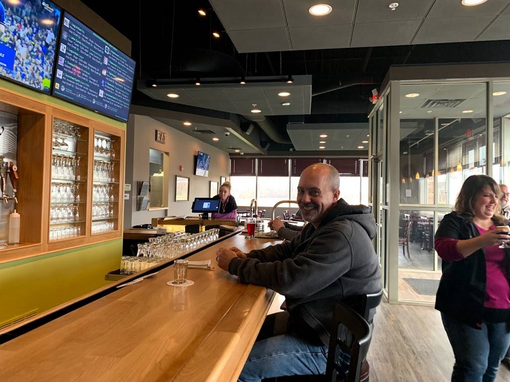 ShadowView Brewing | restaurant | 2400 Lake Shore Dr, Woodstock, IL 60098, USA | 8153085600 OR +1 815-308-5600