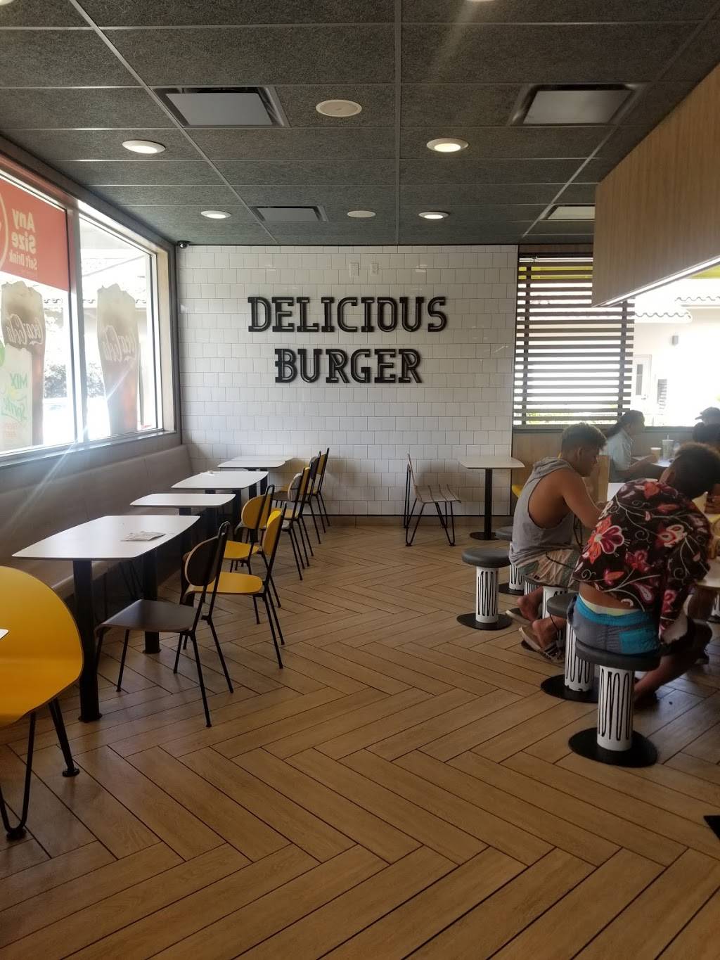 McDonalds | cafe | 820 W Hind Dr, Honolulu, HI 96821, USA | 8083775101 OR +1 808-377-5101