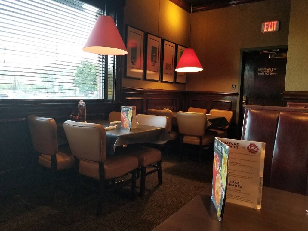 Ruby Tuesday | restaurant | 470 Lewis Ave, Meriden, CT 06450, USA | 2036301703 OR +1 203-630-1703