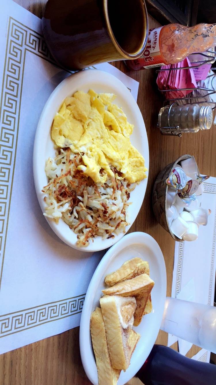 Village Kitchen | restaurant | 109 N Superior St, Angola, IN 46703, USA | 2606659053 OR +1 260-665-9053