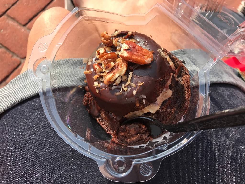 Connies Bakery | bakery | Aquarium Mall, 205 Commercial St, Provincetown, MA 02657, USA | 5084872167 OR +1 508-487-2167