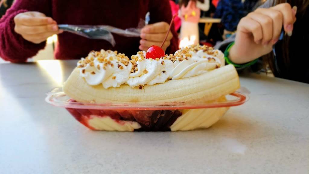 Ghirardelli Soda Fountain & Chocolate Shop (Disneyland) | restaurant | 1313 Disneyland Dr, Anaheim, CA 92802, USA | 7145330052 OR +1 714-533-0052