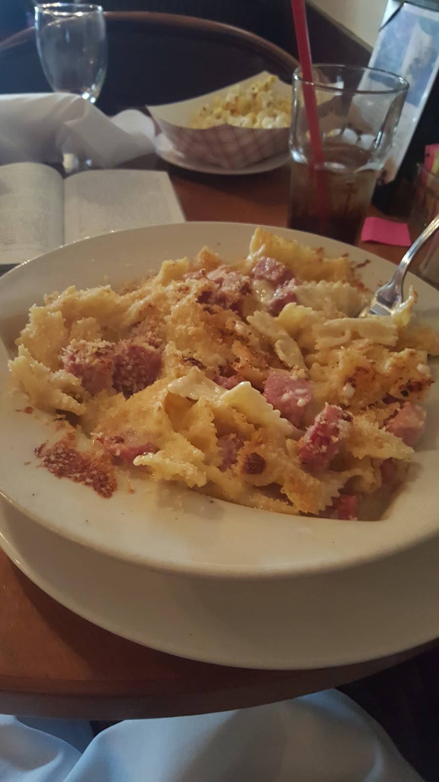 Farmington Woods Clubhouse | restaurant | 43 Heritage Dr, Avon, CT 06001, USA | 8606732419 OR +1 860-673-2419