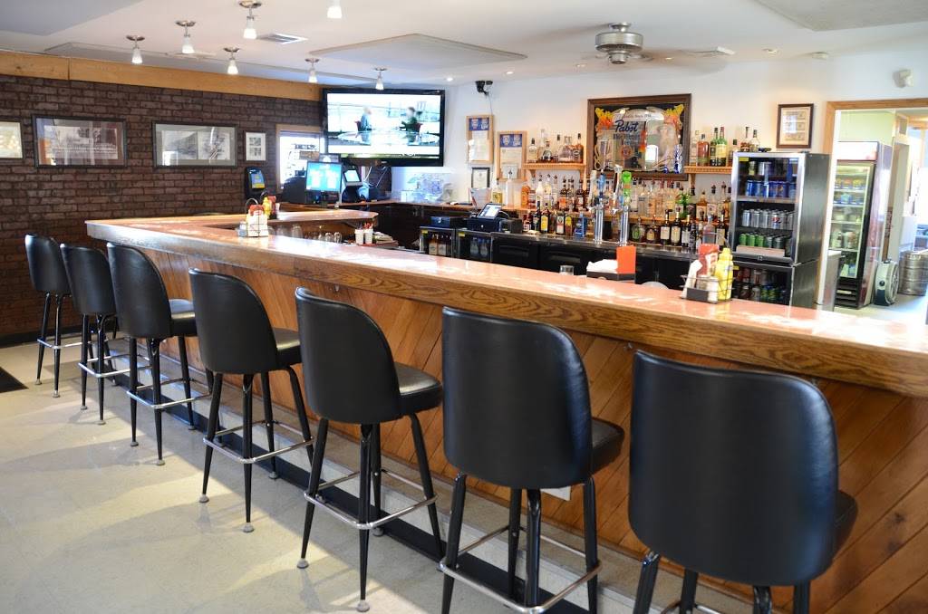 Brickyard Bar & Grill | restaurant | 102 Main St, East Galesburg, IL 61430, USA | 3093437750 OR +1 309-343-7750