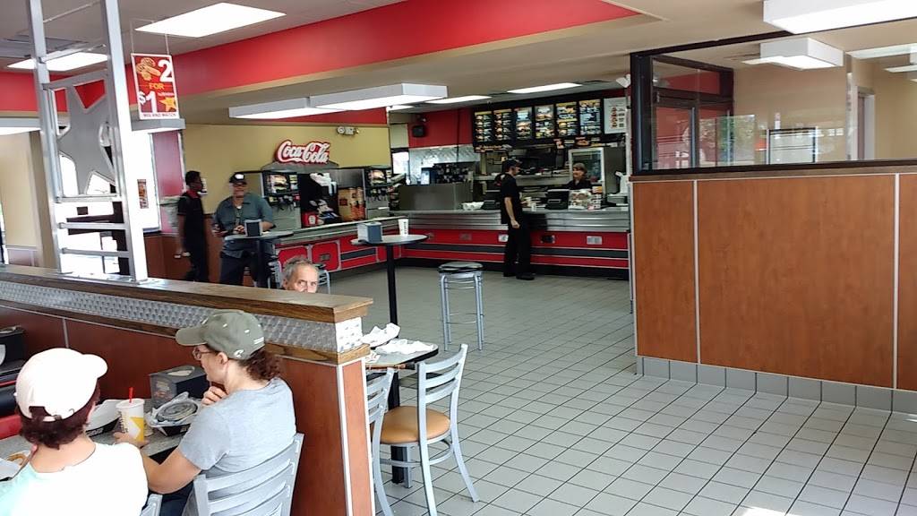 Hardees | restaurant | 2450 E Layton Ave, St Francis, WI 53235, USA | 4147449690 OR +1 414-744-9690