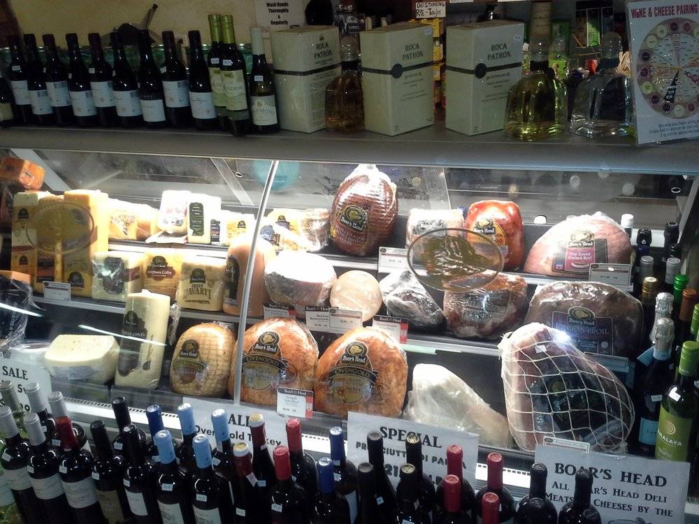 Deli Boutique Wine & Spirits | cafe | 2318 N Clark St, Chicago, IL 60614, USA | 7738809820 OR +1 773-880-9820