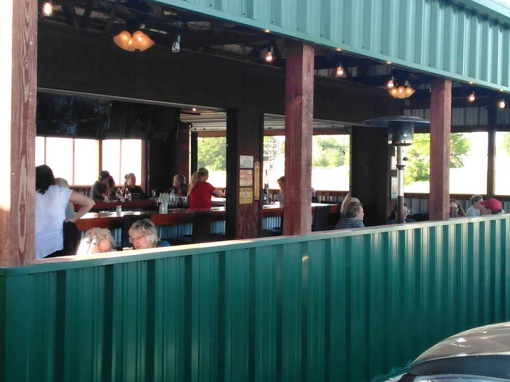 Bakers & Hale | restaurant | 7120 Montclaire Ave, Godfrey, IL 62035, USA | 6184339748 OR +1 618-433-9748