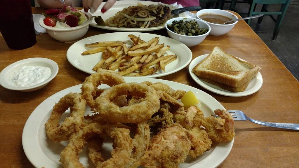 Fish Pond Restaurant | restaurant | 17091 TX-75, Willis, TX 77378, USA | 9363448800 OR +1 936-344-8800