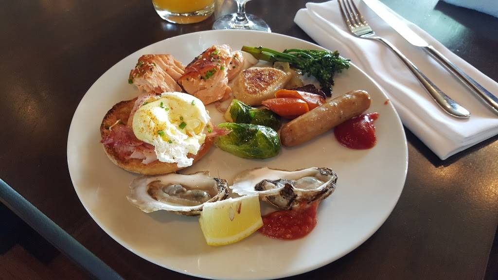 Spencers At The Waterfront | restaurant | 1340 Lakeshore Rd, Burlington, ON L7S 1B1, Canada | 9056337494 OR +1 905-633-7494