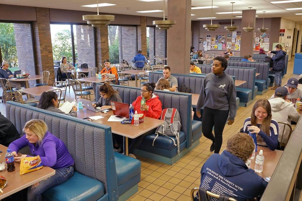 Augustana College Dining Services - Guss Snack Bar | restaurant | 3750 7th Ave, Rock Island, IL 61201, USA | 3097947297 OR +1 309-794-7297