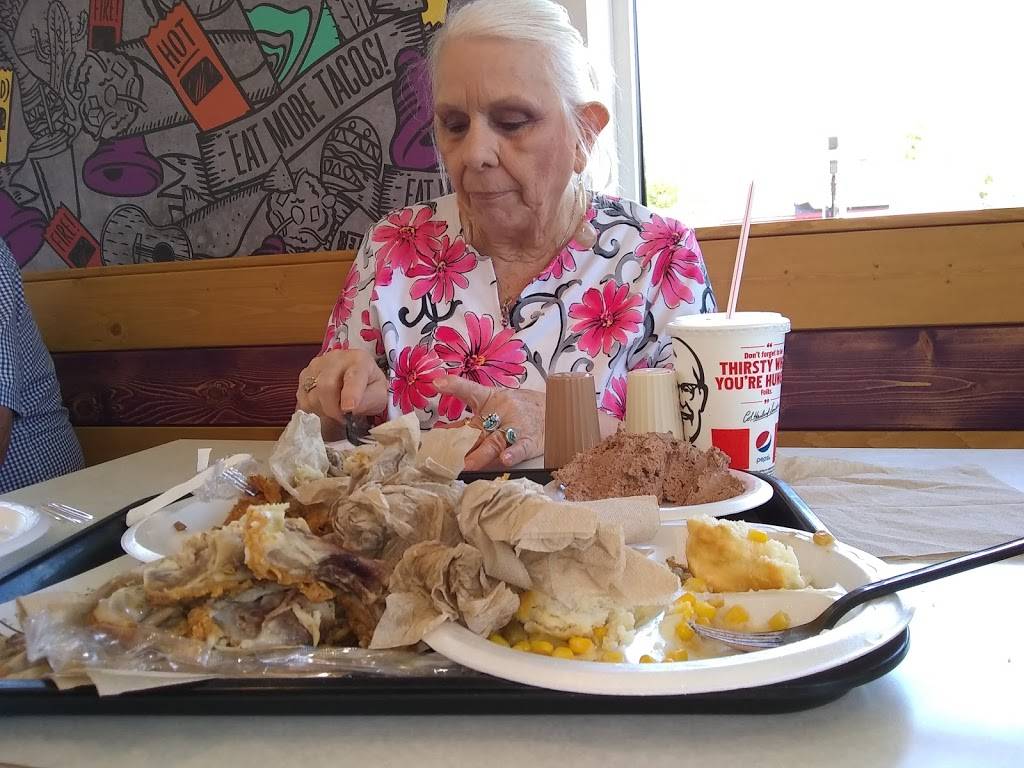 KFC | restaurant | 634 W Main St, Benton, IL 62812, USA | 6184397355 OR +1 618-439-7355