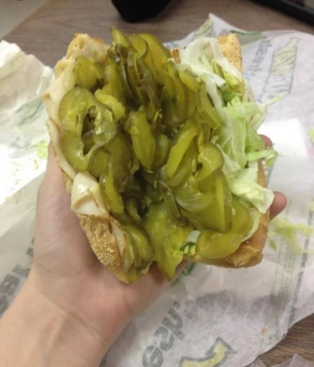 Subway | meal takeaway | 8400 Pena Blvd Jeppsen, Terminal W Side 5, Denver, CO 80249, USA | 3033426625 OR +1 303-342-6625