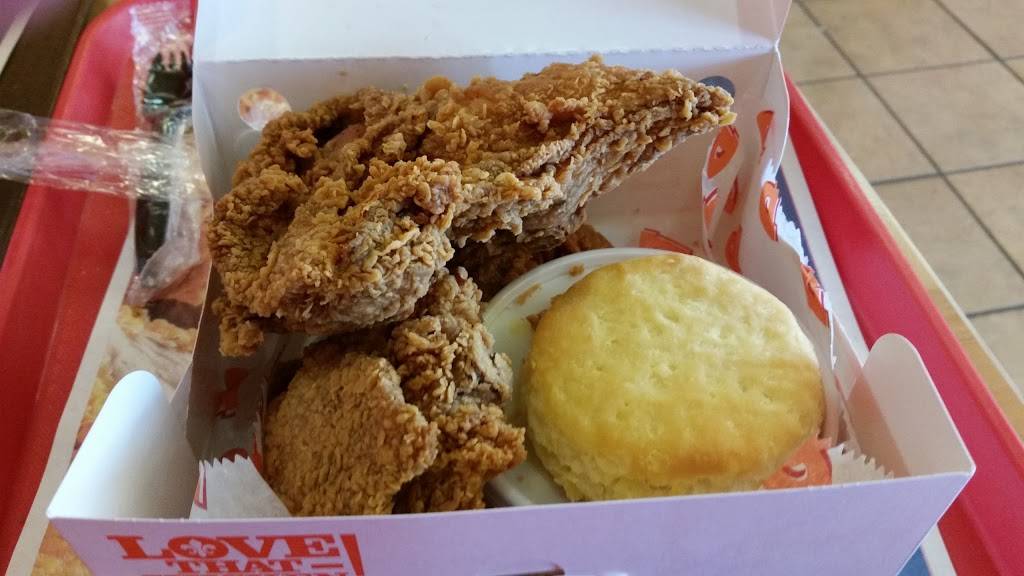 Popeyes Louisiana Kitchen | restaurant | 9825 Magnolia Ave, Riverside, CA 92503, USA | 9516378422 OR +1 951-637-8422