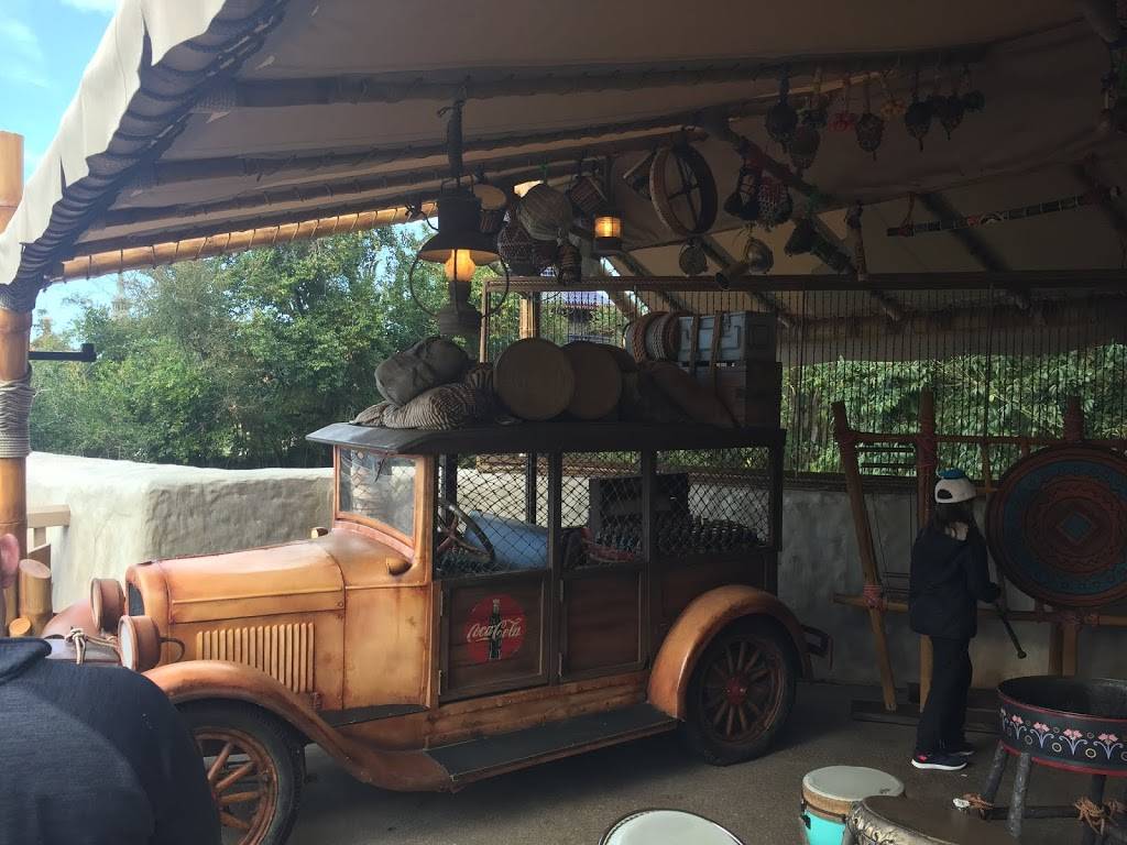 Refreshment Cool Post | restaurant | 200 Epcot Center Dr, Orlando, FL 32836, USA | 4079395277 OR +1 407-939-5277