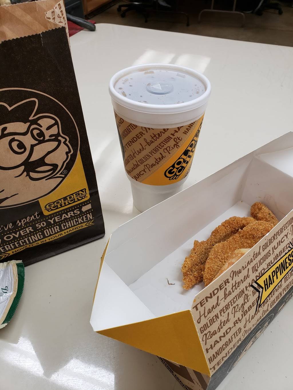 Golden Chick | meal takeaway | 8260 N Stemmons Fwy, Dallas, TX 75247, USA | 2145799994 OR +1 214-579-9994