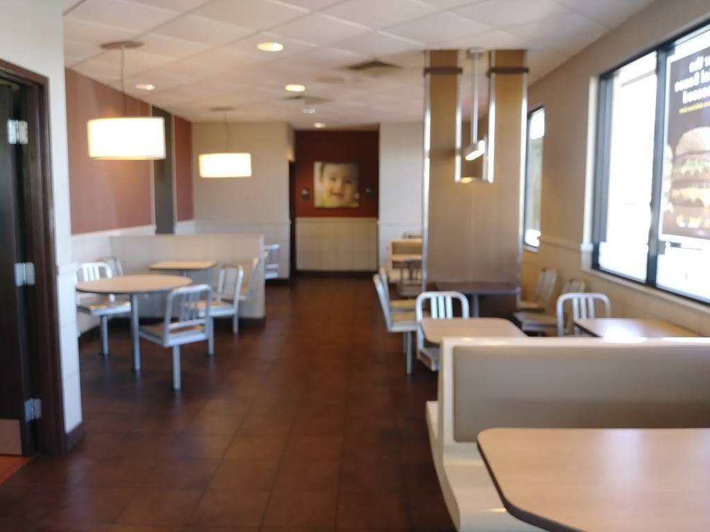 McDonalds | cafe | 3191 S John Young Pkwy, Kissimmee, FL 34746, USA | 4079334388 OR +1 407-933-4388