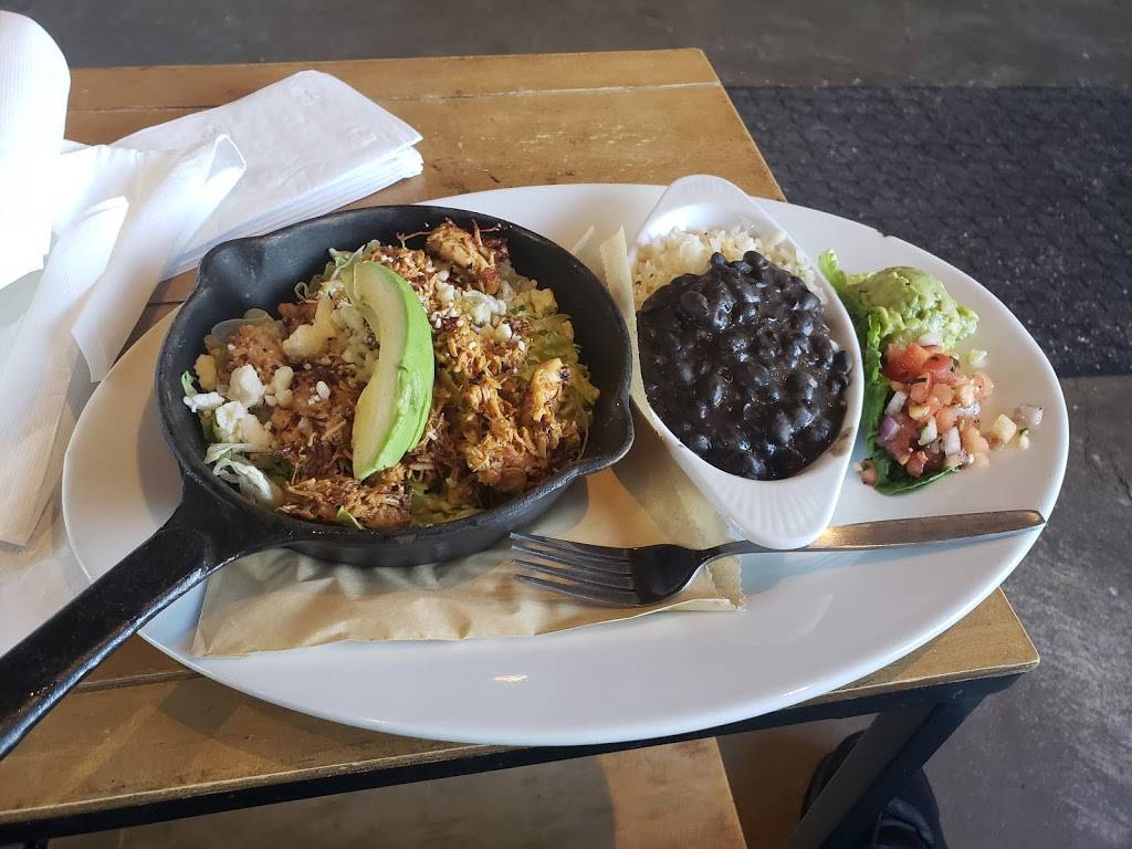 Bar Louie | night club | 118 Shawan Rd, Hunt Valley, MD 21030, USA | 4435412950 OR +1 443-541-2950