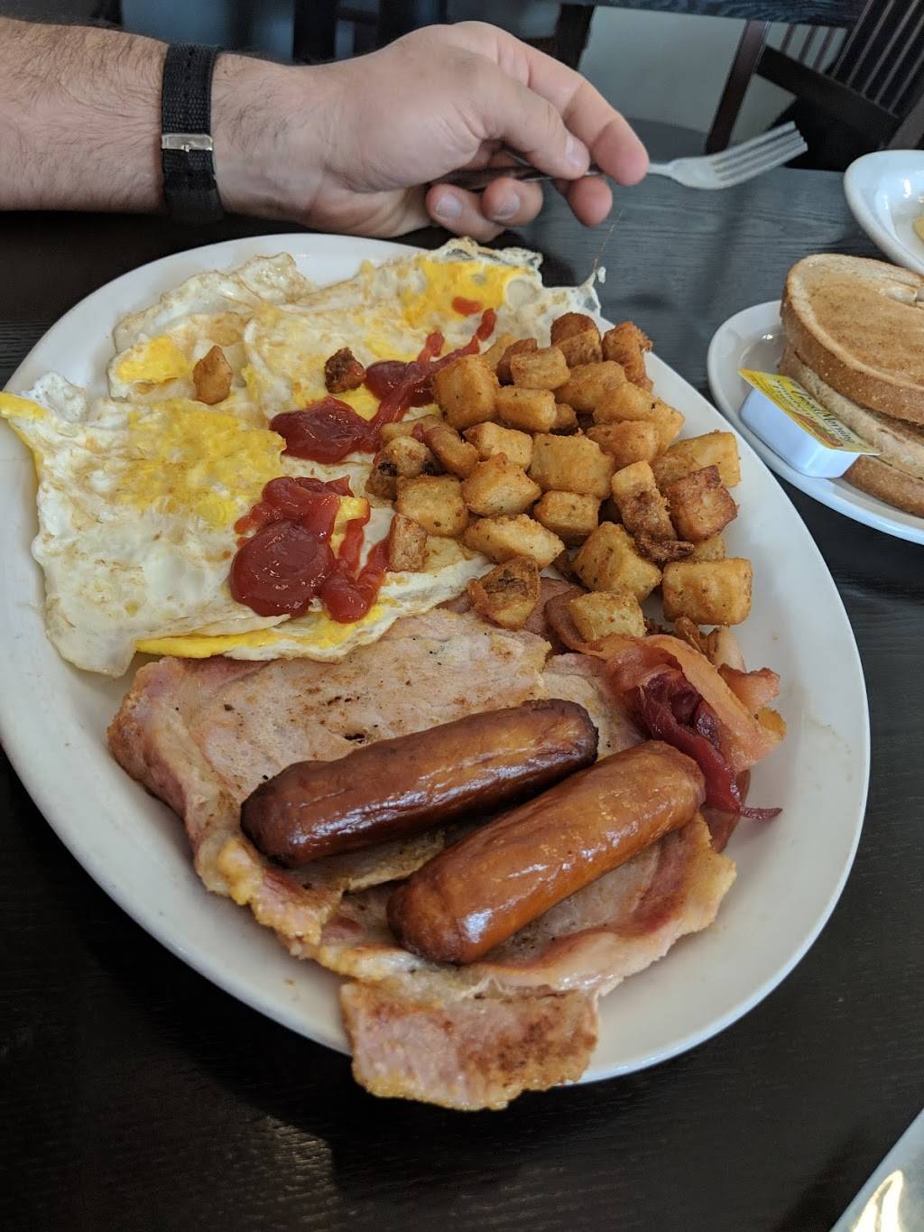 Home Plate Restaurant | restaurant | 955 Elgin St W, Cobourg, ON K9A 5J6, Canada | 9053727212 OR +1 905-372-7212