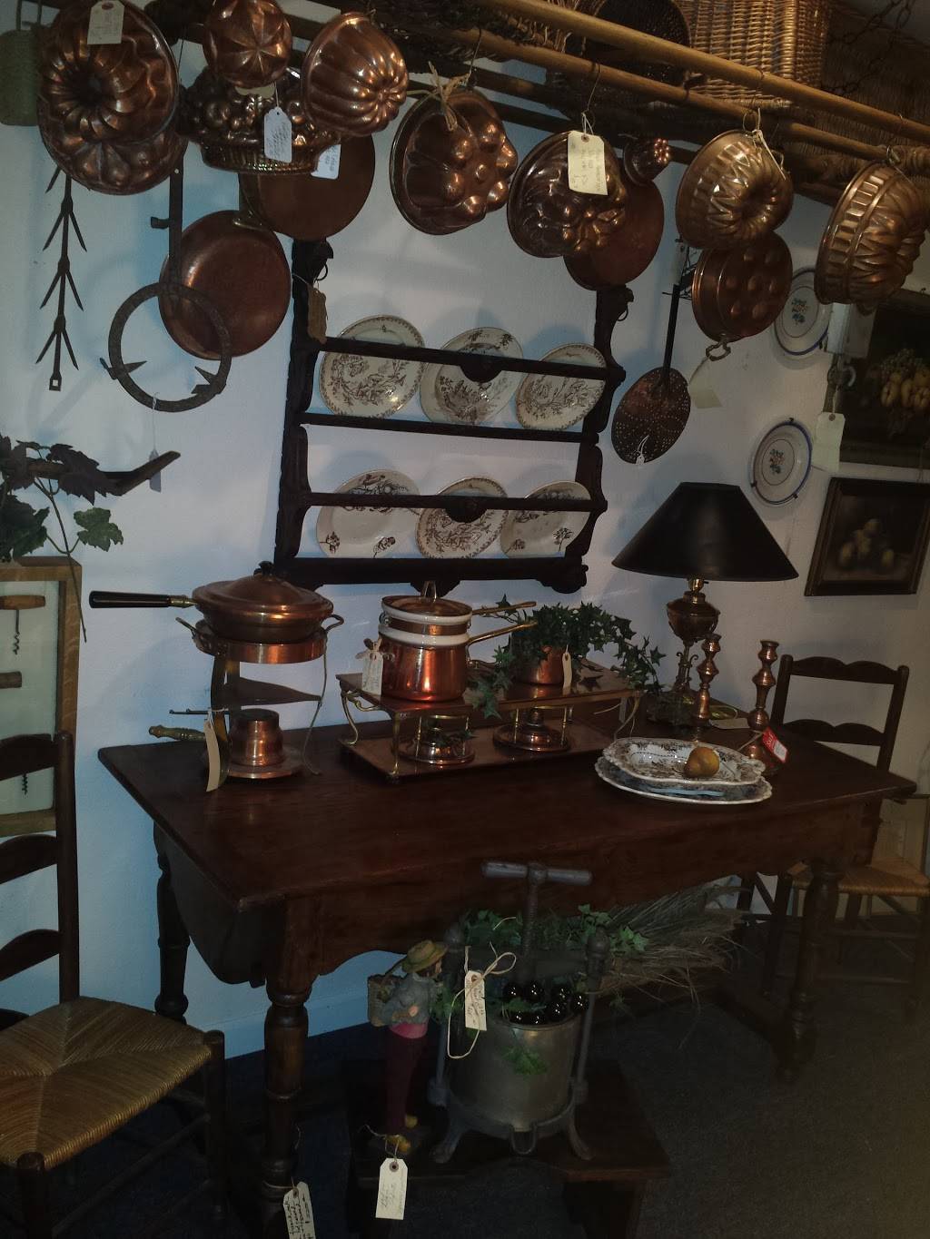 calistoga country antiques | restaurant | 1117 Lincoln Ave, Calistoga, CA 94515, USA | 7079424076 OR +1 707-942-4076