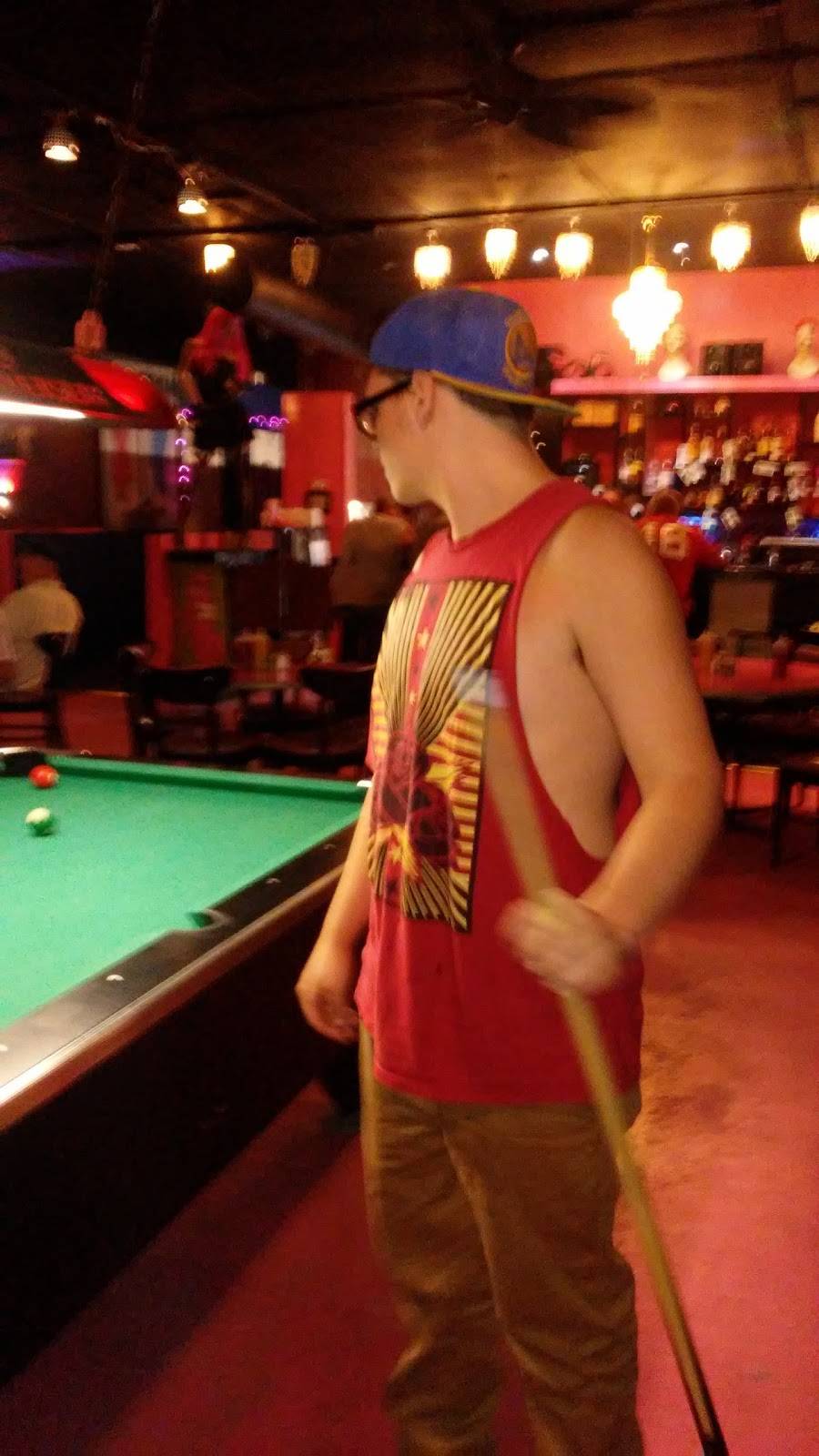 Pink Pickle | restaurant | 304 W St John St, Girard, KS 66743, USA | 6207244600 OR +1 620-724-4600