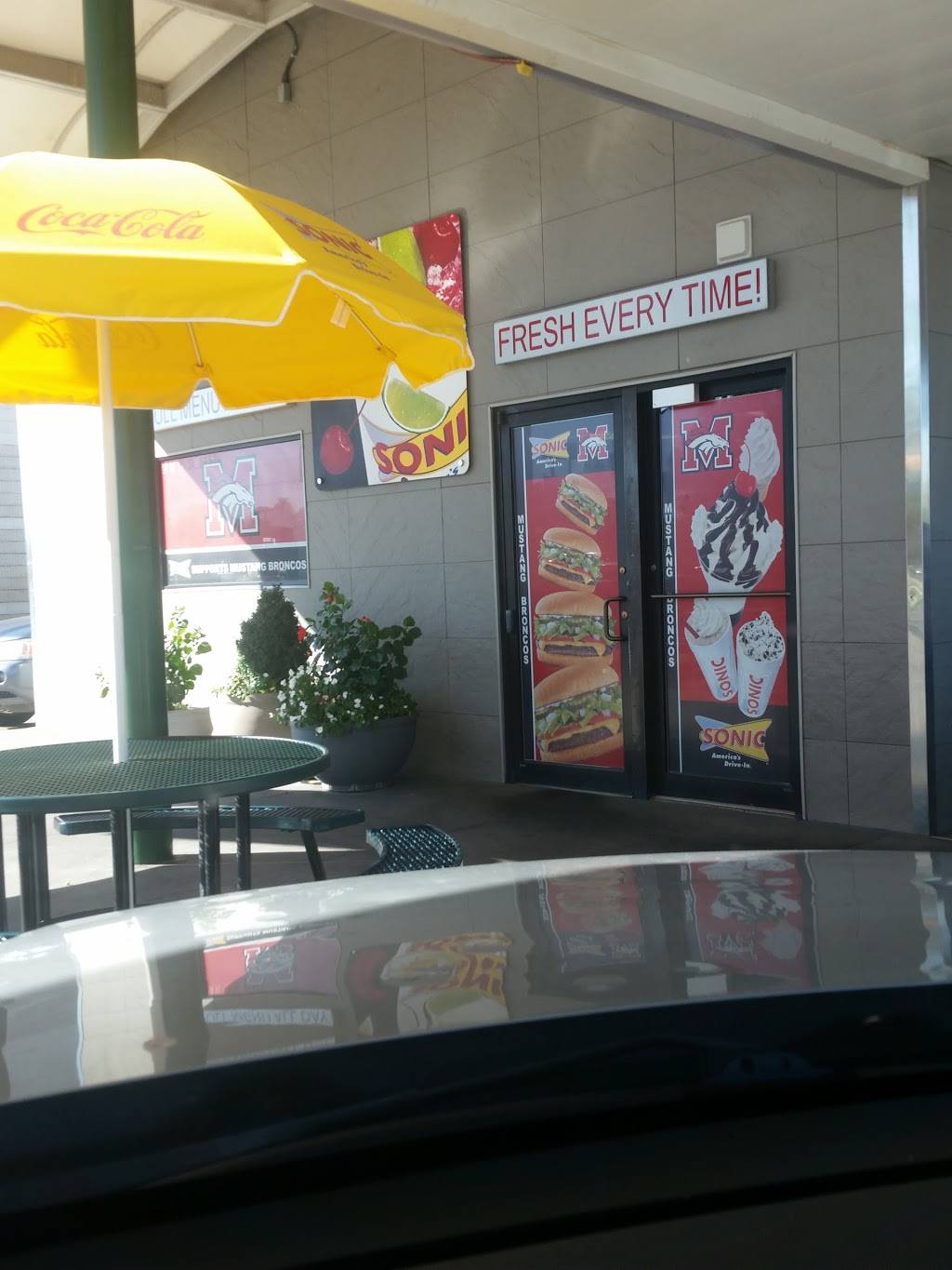 Sonic Drive-In | restaurant | 273 E, OK-152, Mustang, OK 73064, USA | 4053763626 OR +1 405-376-3626