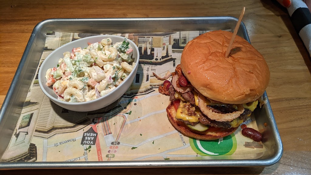 Wahlburgers | restaurant | 4064 E 53rd St, Davenport, IA 52807, USA | 5633593120 OR +1 563-359-3120