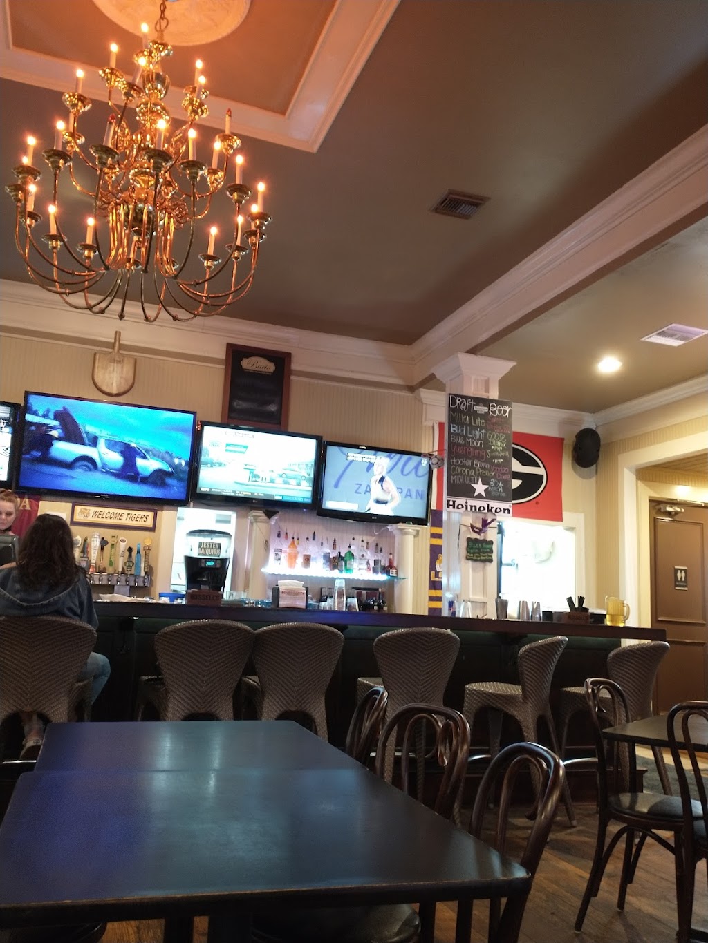 Roberto’s Pizzeria Sports Bar & Grill | restaurant | 110 Cannery Ln, Destin, FL 32550, USA | 8503511998 OR +1 850-351-1998