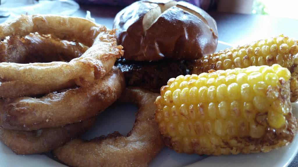 This Is It Eatery | restaurant | 16 N Chicago Ave, Freeport, IL 61032, USA | 8156165449 OR +1 815-616-5449