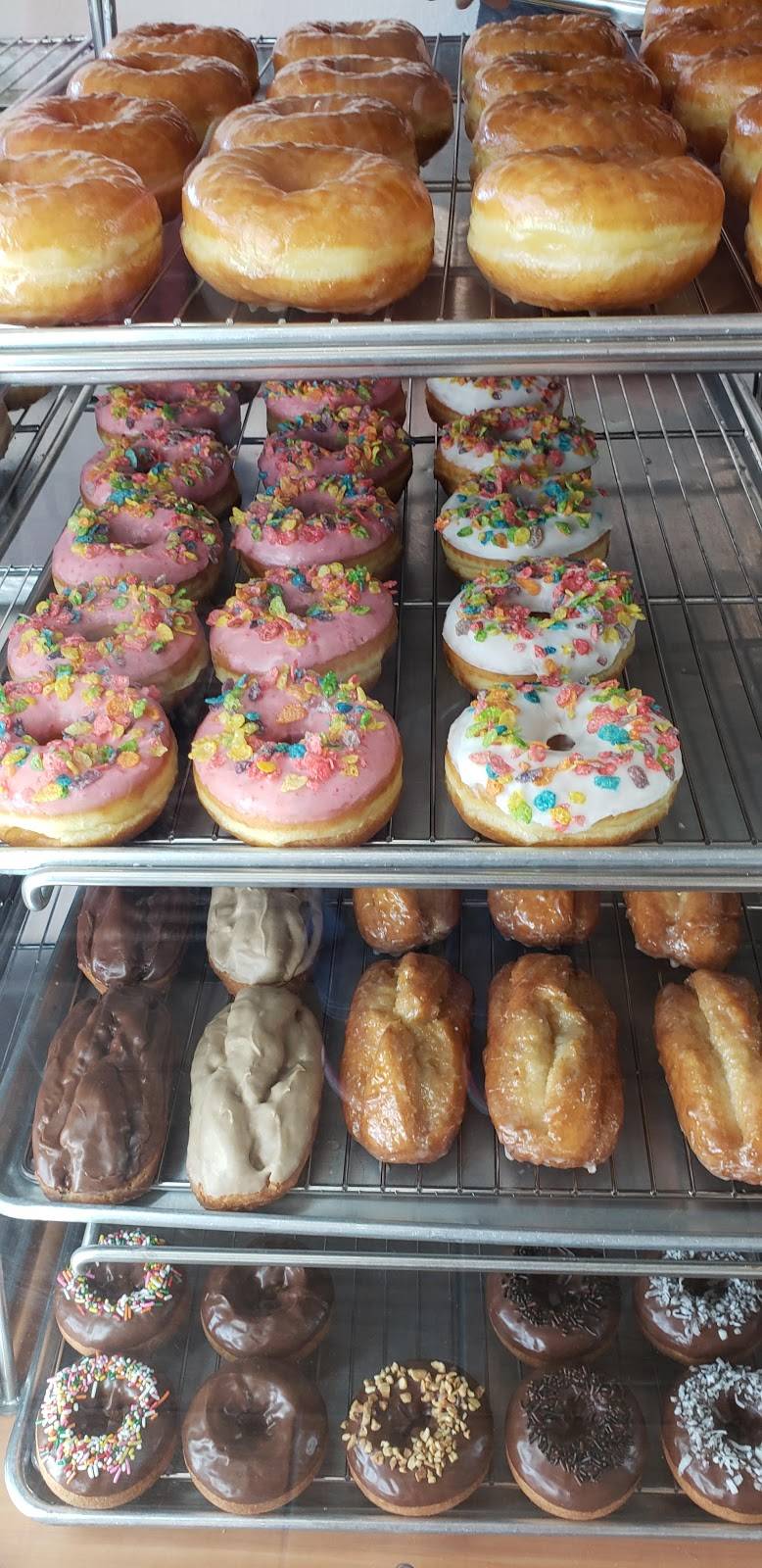 Donut Factory | restaurant | 3730 S Mooney Blvd, Visalia, CA 93277, USA | 5593728514 OR +1 559-372-8514