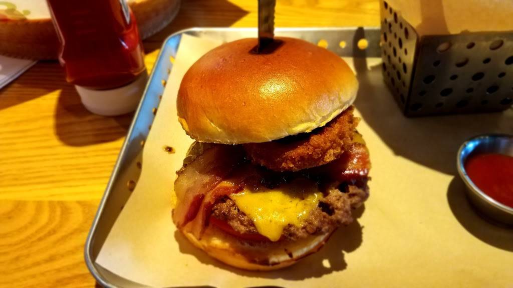 Chilis Grill & Bar | meal takeaway | 2101 Rockford St, Mt Airy, NC 27030, USA | 3367894199 OR +1 336-789-4199