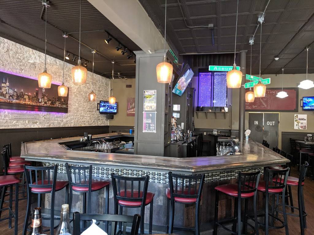 H.D.Tonys | restaurant | 115 W Water St, Sandusky, OH 44870, USA | 4195029021 OR +1 419-502-9021