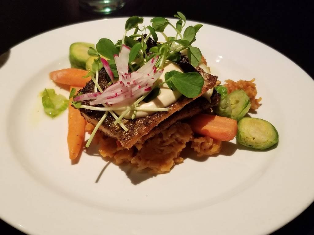 The Huron Club | restaurant | 94 Pine St, Collingwood, ON L9Y 2N9, Canada | 7052936677 OR +1 705-293-6677