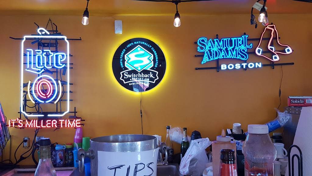 Porkys Place & Backyard BBQ | restaurant | 7404 Ethan Allen Hwy, New Haven, VT 05472, USA | 8028772600 OR +1 802-877-2600