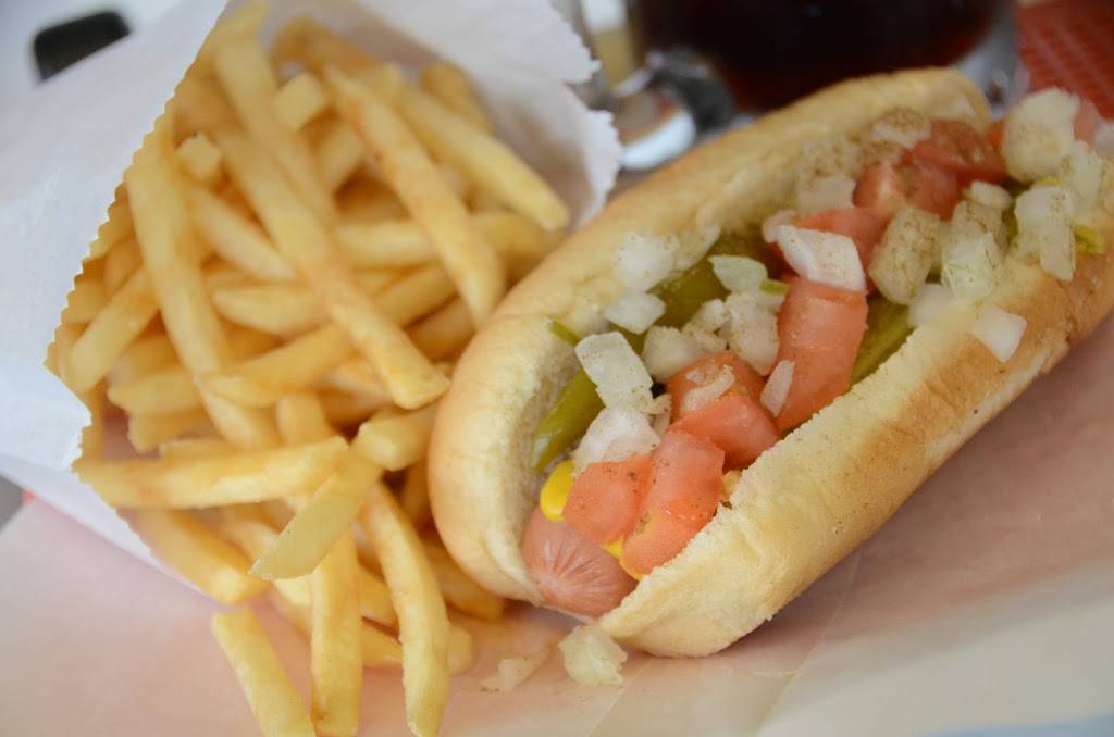 Carlsons Drive In | restaurant | 118 W Coolspring Ave, Michigan City, IN 46360, USA | 2198720331 OR +1 219-872-0331