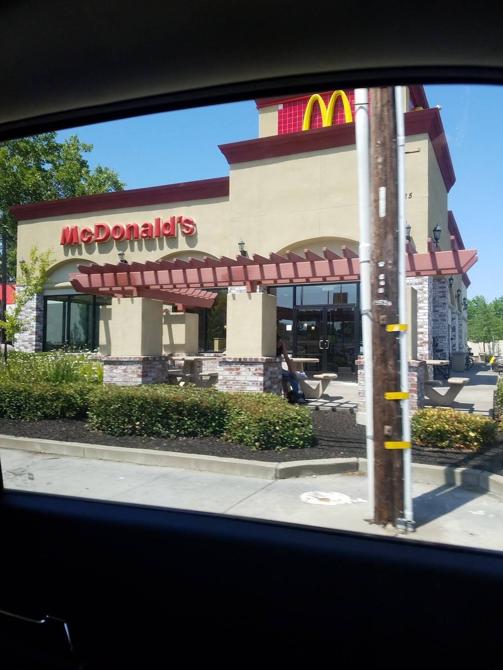 McDonalds | cafe | 5525 Folsom Blvd, Sacramento, CA 95819, USA | 9164562879 OR +1 916-456-2879