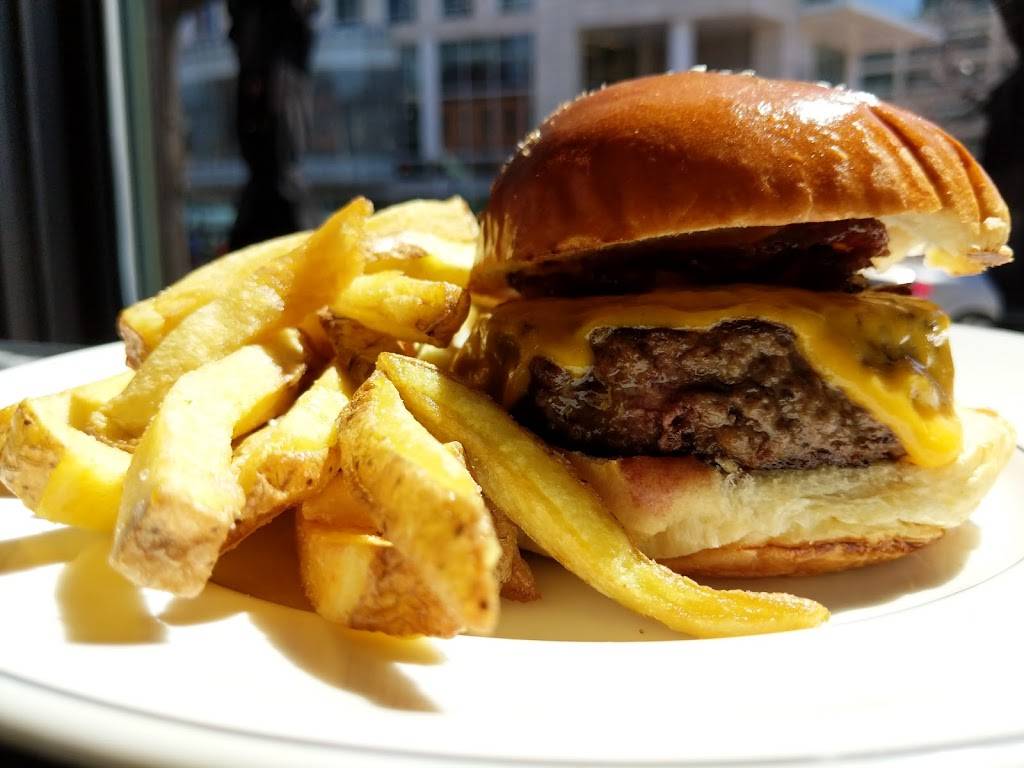 The Capital Burger | restaurant | 1005 7th St NW, Washington, DC 20001, USA | 2026380414 OR +1 202-638-0414