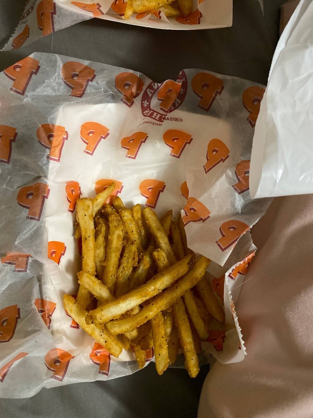 Popeyes | restaurant | 3493 Kingston Rd, Scarborough, ON M1M 1R4, Canada | 4162673875 OR +1 416-267-3875