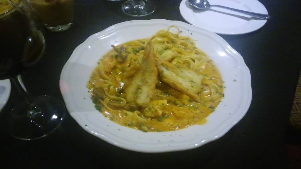 Di Carlo | restaurant | 28 Rue Dufferin, Granby, QC J2G 4W6, Canada | 4503750577 OR +1 450-375-0577